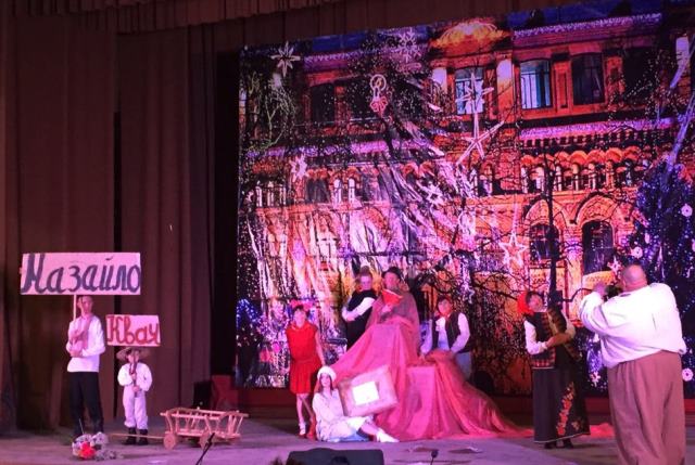 Лобачівський аматорський театр презентував у ТНПУ виставу '' Мина Мазайло''.jpg